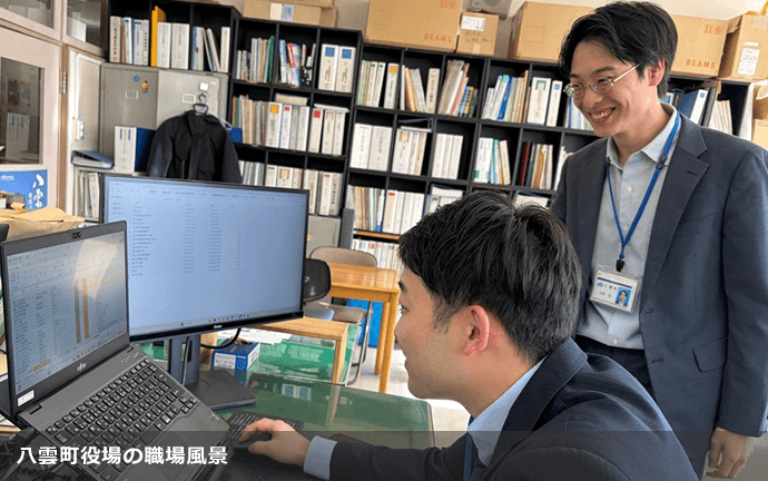 八雲町役場の職場風景